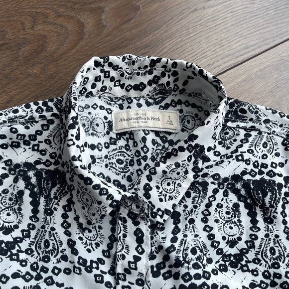 Abercrombie & Fitch Printed Sleeveless Shirt - Picture 2 of 4